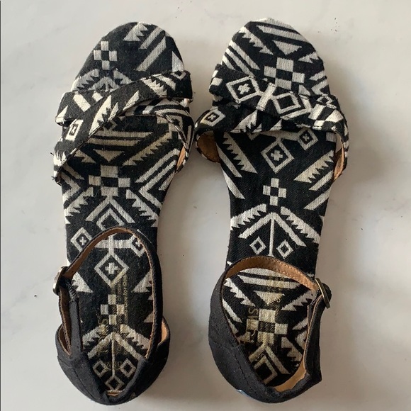 Toms strappy sandals - Size 10 - Picture 1 of 3